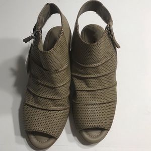 Croft & Barrow Womens Eponine Taupe Sz 9 Peep Toe